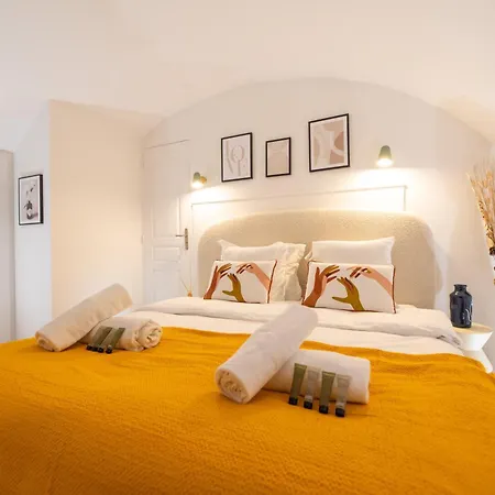 Wonderful Flat In The Marais Parigi